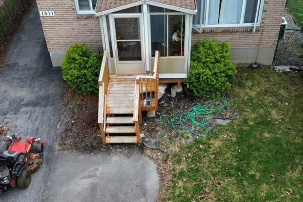 Fall yard cleanup with leaf removal in Orléans Ottawa